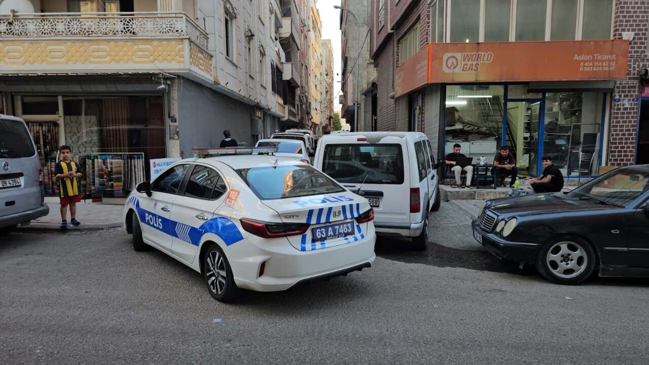 Ağır koku acı gerçeği ortaya çıkardı! 5 çocuk annesi evinde ölü bulundu 2